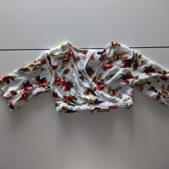 Floral Flare Sleeve Crop Top - Picture 2 of 3